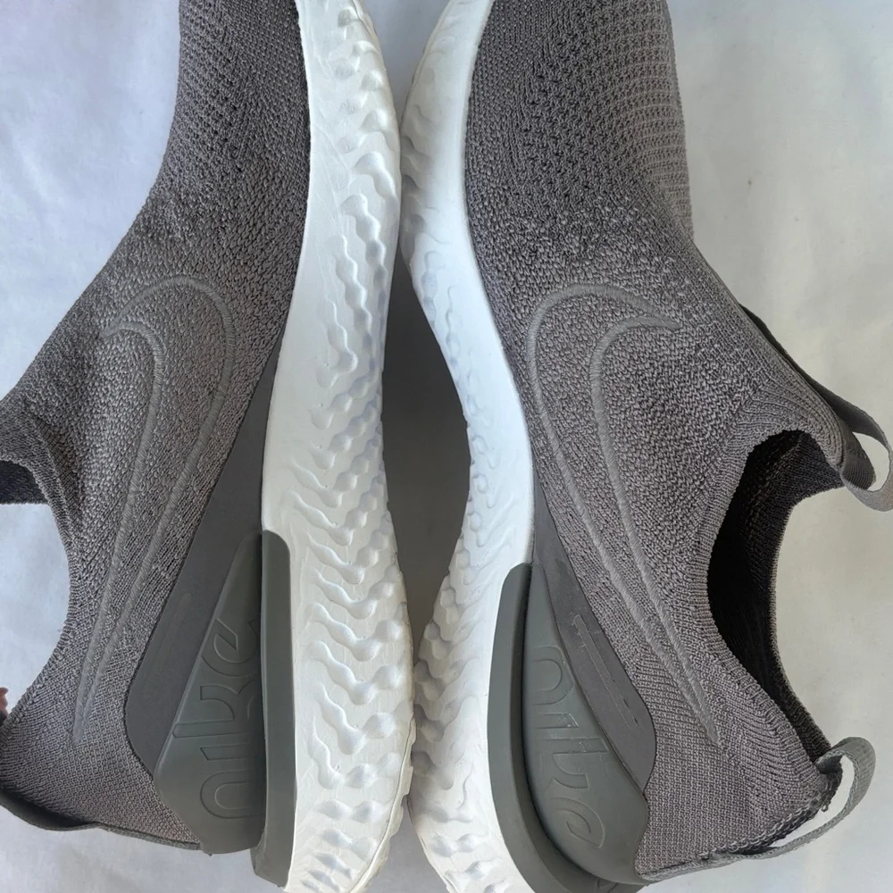 Nike Slip-On Athletic Shoes Gray - Picture 6 of 8